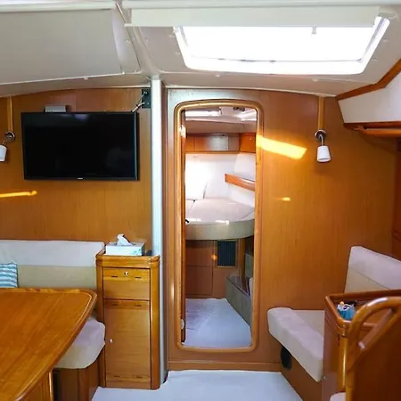 Narayana Sailing Yacht Отель