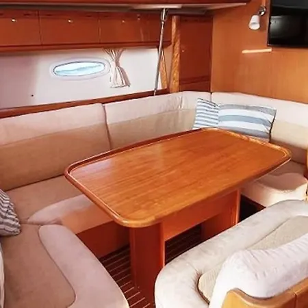 Narayana Sailing Yacht Отель Фигейра-да-Фош