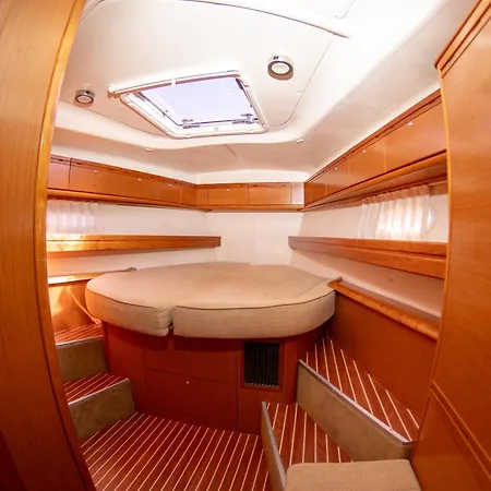 Narayana Sailing Yacht Отель