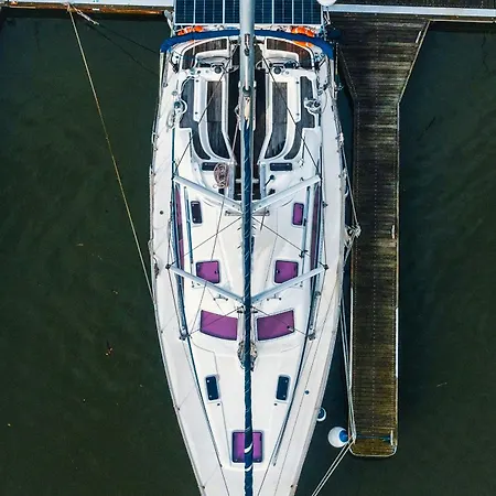 Narayana Sailing Yacht Отель *