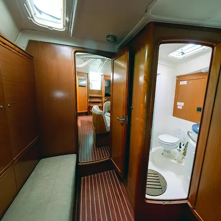Narayana Sailing Yacht Отель Фигейра-да-Фош