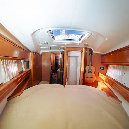 Narayana Sailing Yacht Отель *